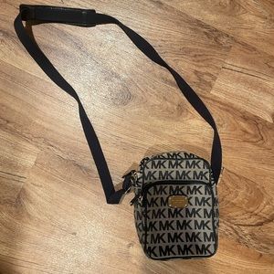Cute Michael Kors crossbody